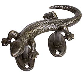 Handcrafted Hardware 2" (51mm) Center-to-Center Gecko Cabinet Pull - 2-3/8" (60mm) Overall Length - Right Facing (Antique Brass)