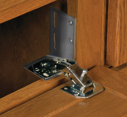 How does the drawer face stay in the closed position? Does the hinge keep it closed?