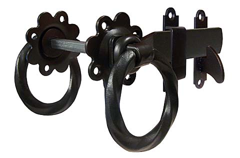 From the inside of my gate, the hinges are on the right.  Is there a left vs right latch?